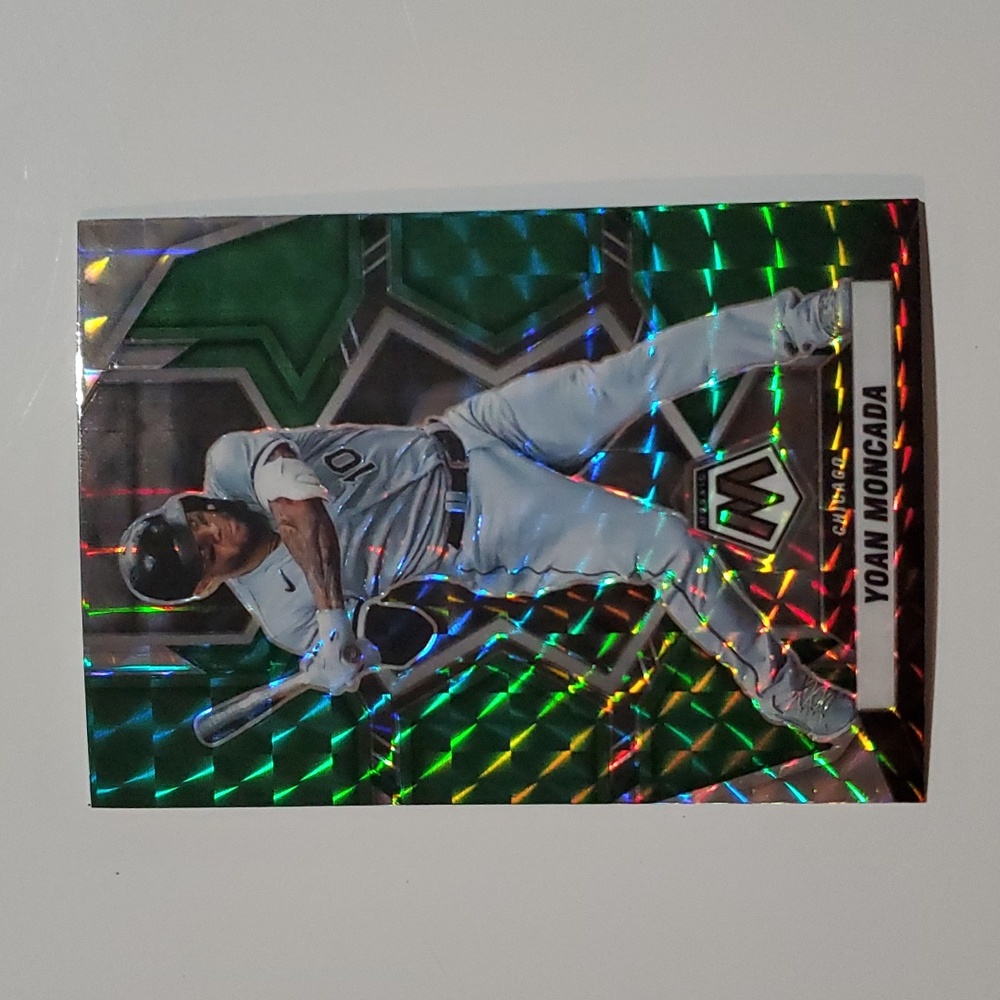 2022 Panini Mosaic Yoan Moncada Green Prizm Card #191 - Chicago White Sox